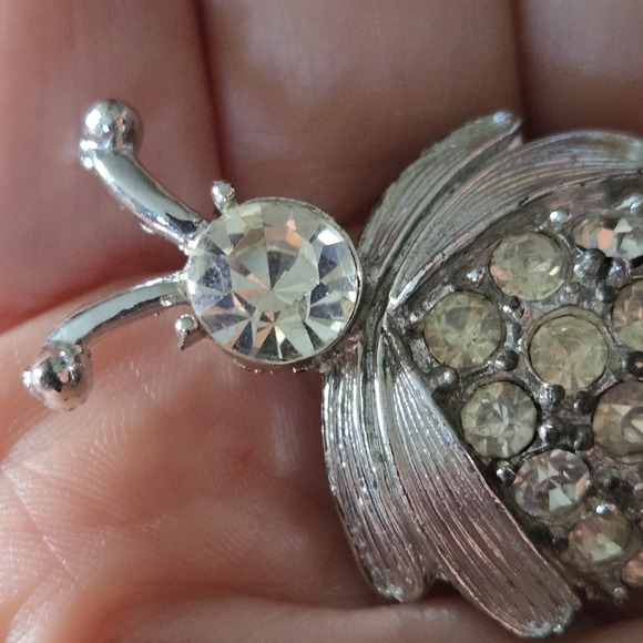 Rhinestone Bee Pin Brooch Silver Tone Bug Insect Fashion Jewelry - Picture 3 of 7